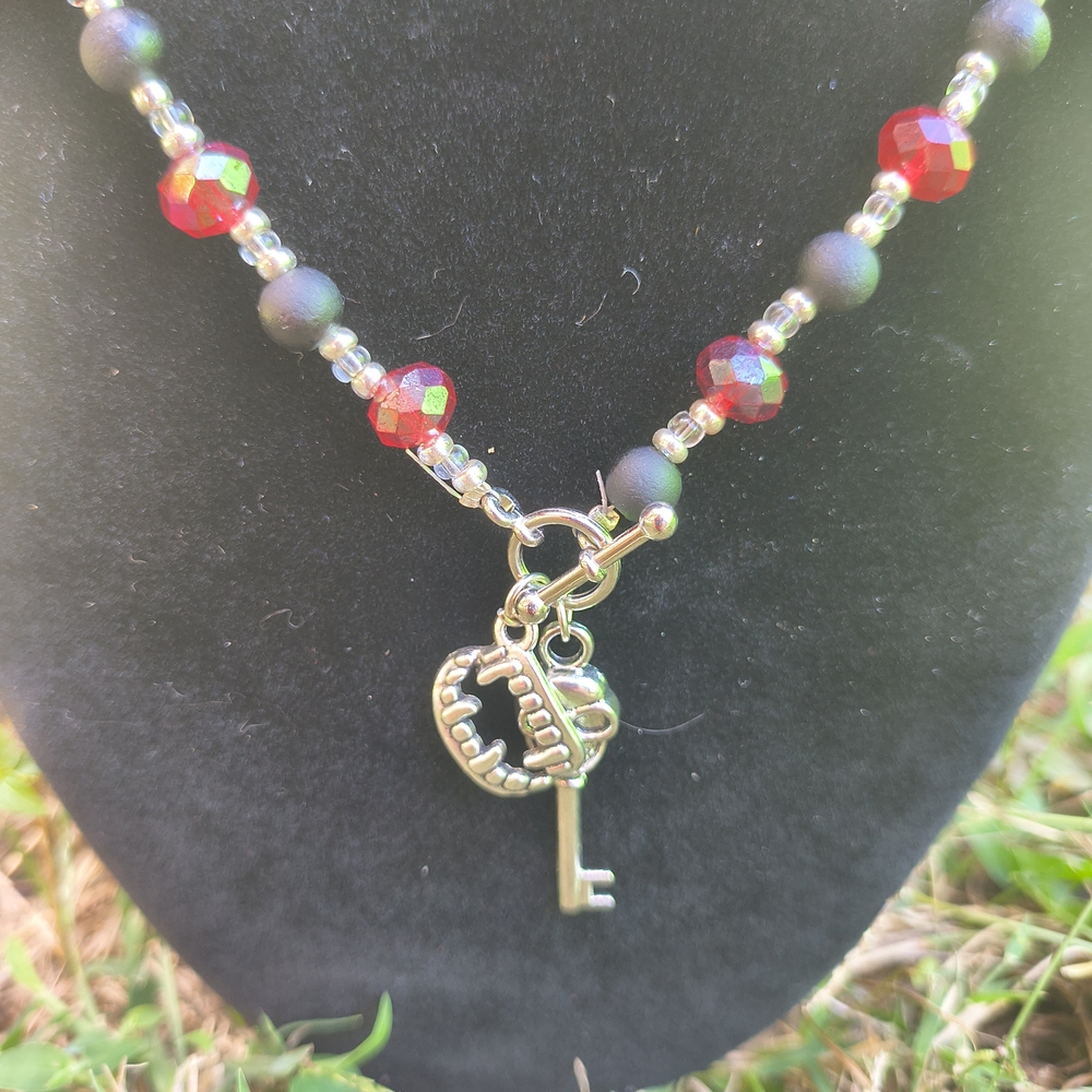 STUNNING !Vampire Beaded Necklace 18"